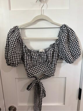 Altar’d State Black & White Gingham Puff-Sleeve Tie-Front Wrap Crop Top size S